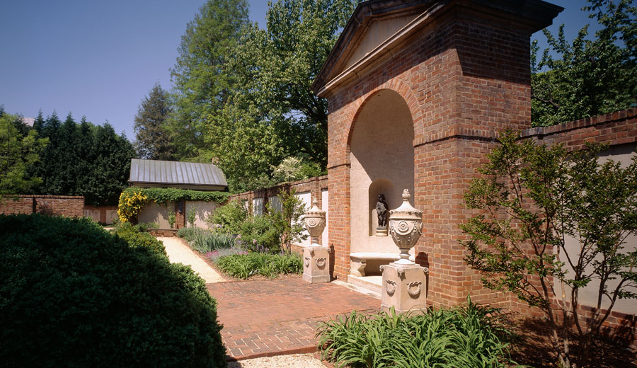 Dumbarton-House-Garden-Monuments