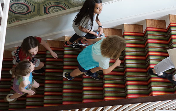 kids-walking-stairs